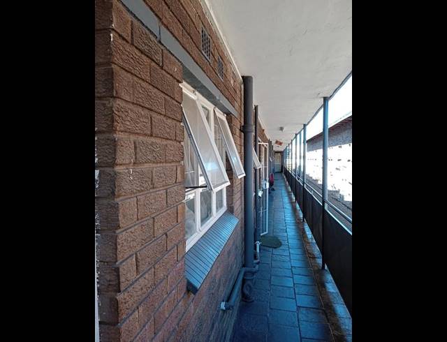 3 BEDROOM APARTMENT FOR SALE IN KEMPTON PARK CENTRAL